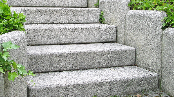 Treppe aus Beton-Blockstufen