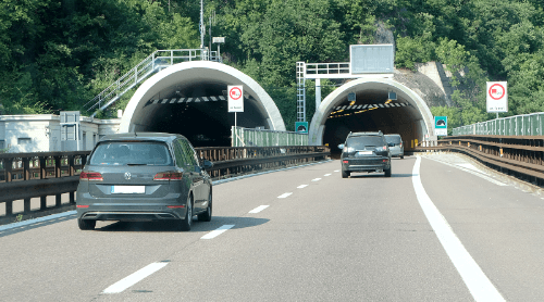 Fahrt zur Baustelle: Wird die Anreise als Arbeitszeit vergütet?